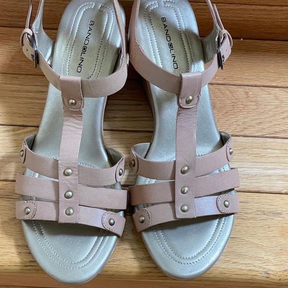 NWOT Beige Sandals Platform Heels Size: 9 M - Picture 1 of 8